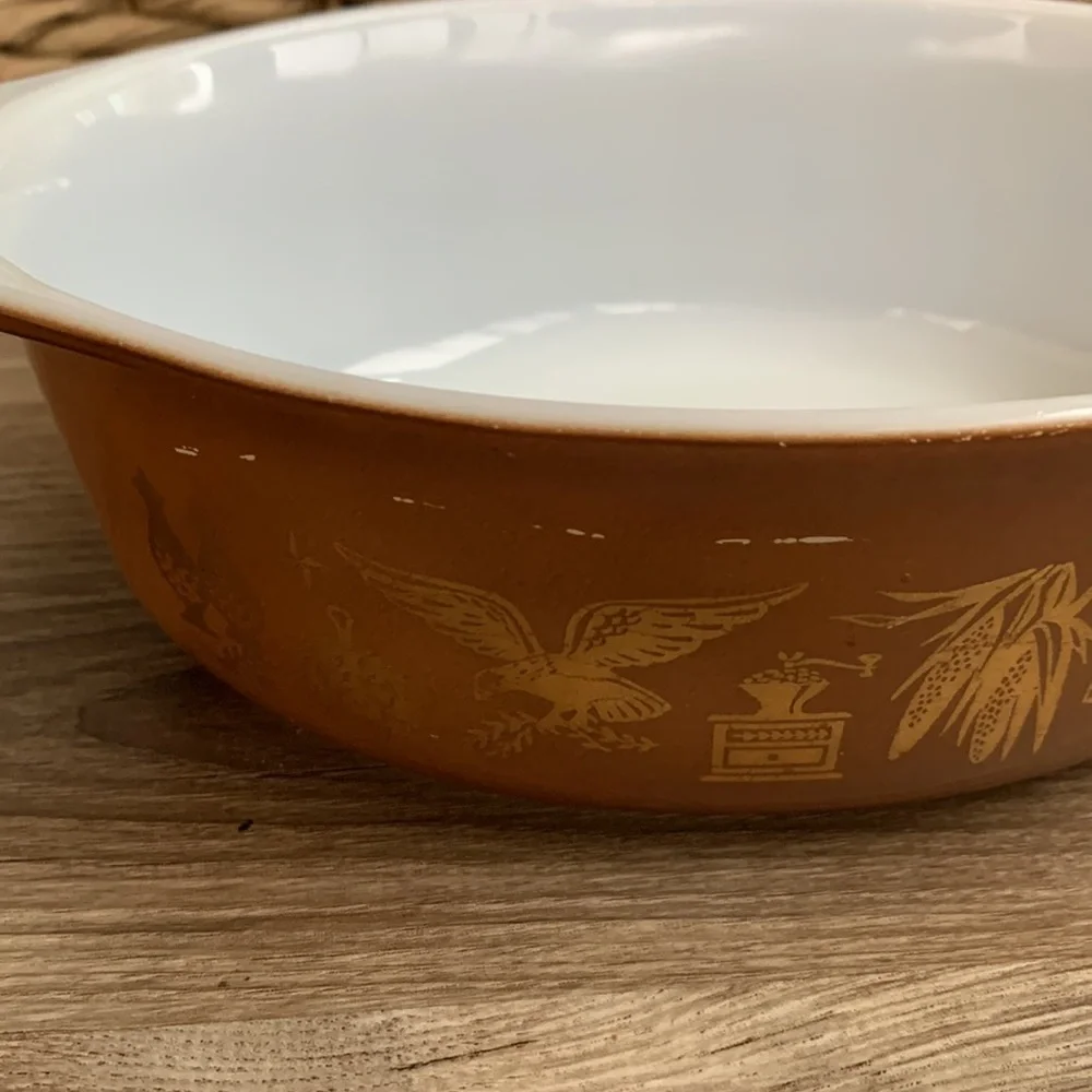 Vintage PYREX Early American 1 1/2 Qt Oval Casserole & 043 Lid Brown Gold Eagle